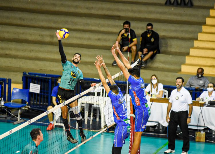 Moradores promovem vaquinha para ajudar feirante que teve casa incendiada