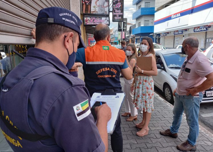 Mais de 300 comércios foram fiscalizados durante operação no Centro