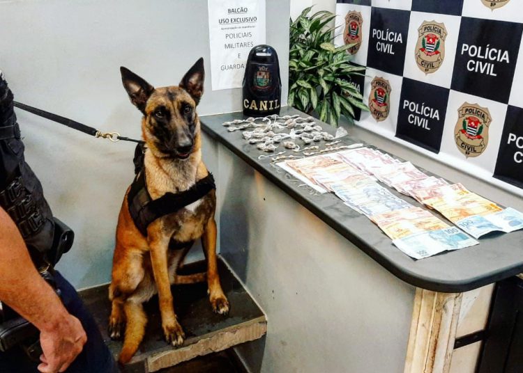 Suspeitos são presos por tráfico em três bairros