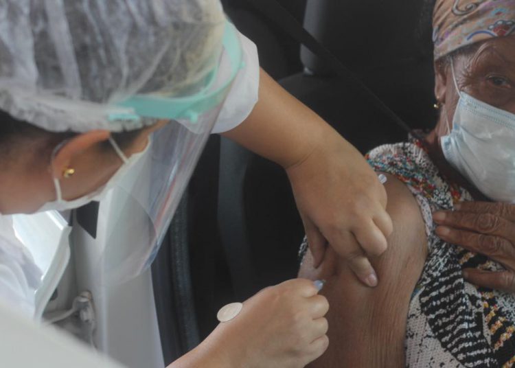 Moradores promovem vaquinha para ajudar feirante que teve casa incendiada