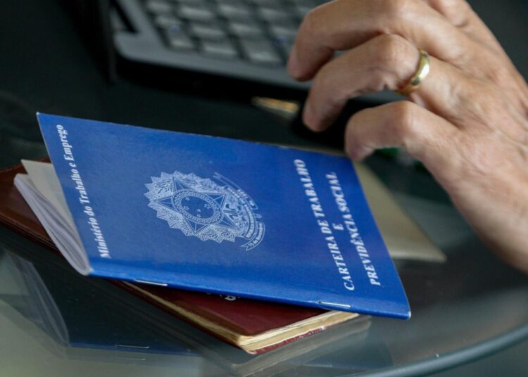 PAT tem 106 vagas de emprego disponíveis