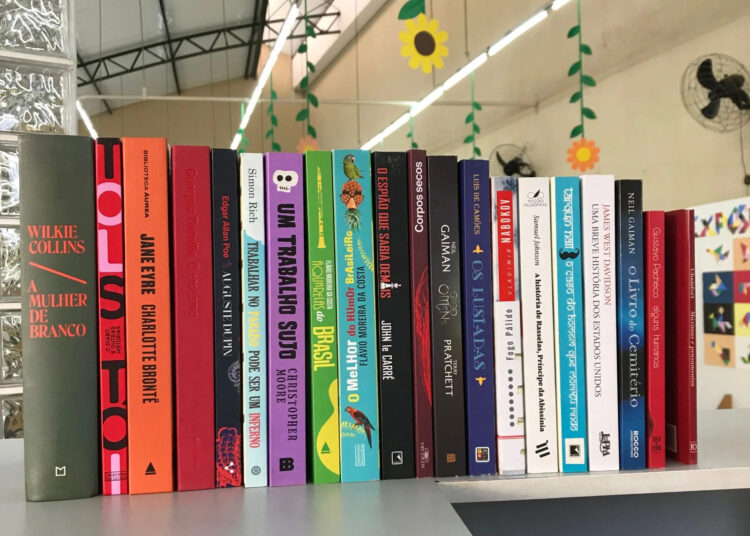 Biblioteca Municipal recebe novos livros e passa a ter novo horário