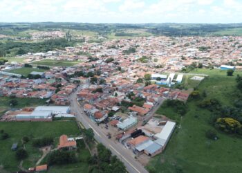 Ao ser contratado, o profissional deve exercer funções em jornadas de 30 e 40 horas semanais, referente a remuneração mensal no valor que alterna entre R$ 1.536,92 a R$ 5.792,16, acrescido vale alimentação. Foto - Reprodução/Internet