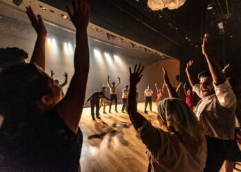O poder transformador que emana do palco – O teatro como fonte de expressão artística