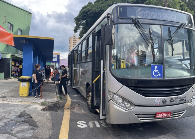 ônibus transporte público circular