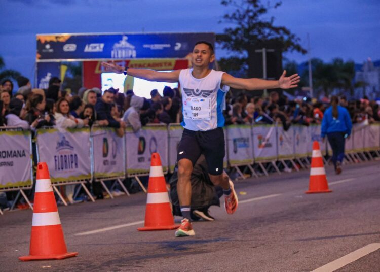 Atleta participa da elite da Maratona de Florianópolis 2024