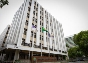 TRT abre concurso com salários de até 16 mil
