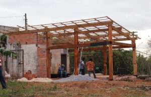 O início do projeto de bioconstrução. Foto - Arquivo Ameipas