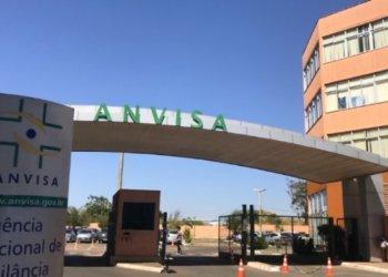 Para os aprovados e contratados nas oportunidades de Ensino Médio, a bolsa-auxílio a ser recebida é de R$ 486,05 por mês para a carga horária de 4 horas diárias ou 20 horas semanais.