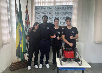 Aplicável em diversos contextos, o projeto automatiza o corte de grama, oferecendo segurança, ergonomia e eficiência.
