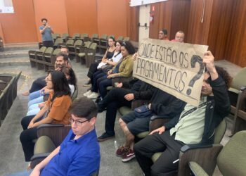 O tema chegou a ser debatido na sessão da Câmara Municipal, onde um grupo de 25 pessoas contempladas protestaram pelo atraso. Foto - Arquivo pessoal