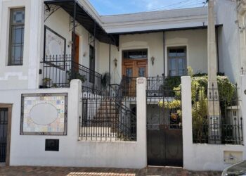 O casarão logo após a reforma para virar uma moradia. Foram construídos novos banheiros, dormitórios, salas e cozinha moderna. Foto - Arquivo pessoal