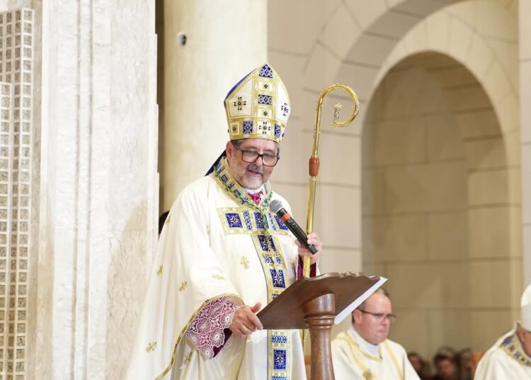 Durante a cerimônia, representantes da Diocese de Nova Friburgo (RJ) , onde Dom Luiz atuava anteriormente, deram as boas-vindas em nome da comunidade fluminense. Foto - Reprodução/Diocese de Itapetininga