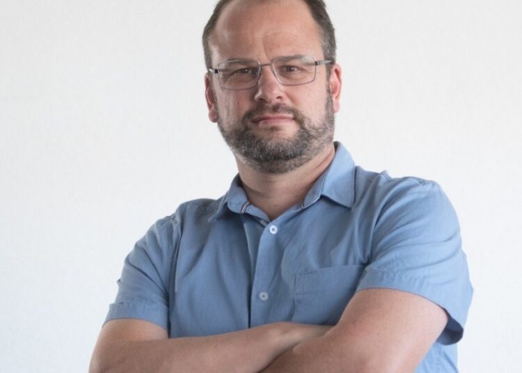 Ragnar Hammarstrom possui graduação em Processamento de Dados pela Universidade Presbiteriana Mackenzie, é pós-graduado em Engenharia da Computação pela Universidade Federal de Uberlândia (UFU) e mestre em Engenharia Mecânica, com ênfase em Automação, pela Universidade de Taubaté (UNITAU). Foto - Reprodução/Redes sociais