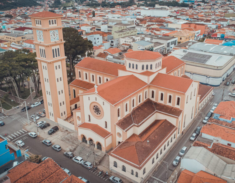 Sesi Itapetininga realiza festa junina com música, dança e comidas típicas