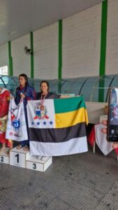 Atletas da Natação de Itapetininga sobem ao pódio nos Jogos Regionais e conquistam o Bronze no Nado Medley Equipe 3