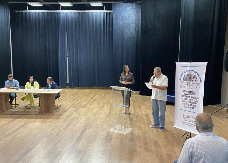 Durante a audiência, foram disponibilizados três minutos para que os inscritos via formulário online ou presencialmente no Auditório, explanassem suas sugestões para o novo documento. Foto - Laura Oliveira