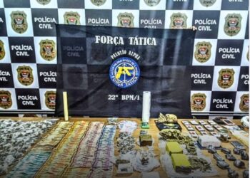 Os suspeitos foram conduzidos ao Plantão Policial, permanecendo à disposição da Justiça.