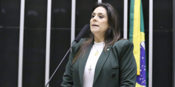 Simone Marquetto vota a favor do regime de urgência para anistia
