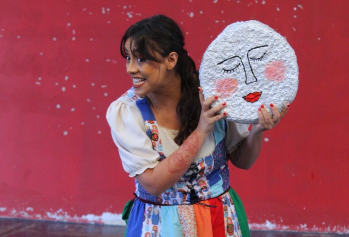 Professora une teatro e contação de histórias em projeto inspirado no folclore