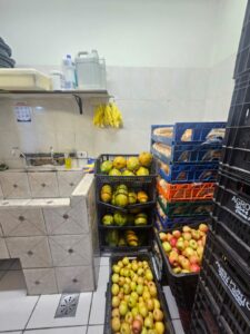 Itapetininga - EMEF Professora Jandyra Vieira Marcondes - Gêneros alimentícios armazenados juntamente com substância químicas