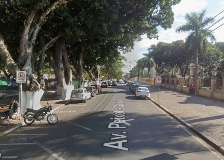 No dia 6, quinta-feira, a via estará totalmente interditada no período da manhã, em virtude do funcionamento da Feira Livre. Foto - Reprodução/Google Maps