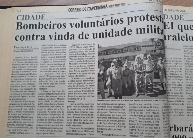 Em 2006, bombeiros voluntários protestavam contra vinda de unidade militar