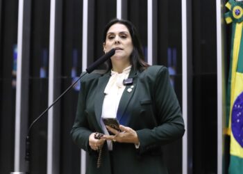 Simone Marquetto vota a favor de projeto que reduz penas de Bolsonaro e condenados por tentativa de golpe