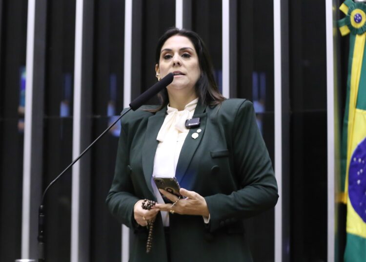 Simone Marquetto vota a favor de projeto que reduz penas de Bolsonaro e condenados por tentativa de golpe