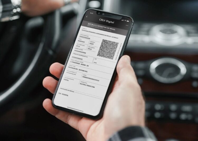 Posso usar cópia da CNH ou do CRLV no celular?