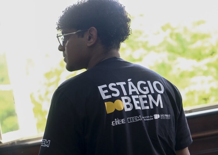 Estudantes do ensino médio técnico podem se inscrever para vagas de estágio de até R$ 851,56