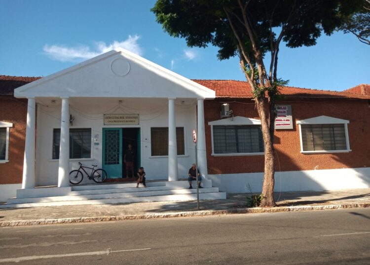 Casa Kennedy promove mostra em homenagem a Zé Martins