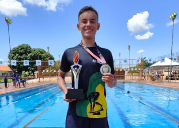 Jovem de Itapetininga conquista posição no ranking da Federação Aquática Paulista