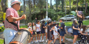 Teatros, filmes e brincadeiras; confira o que você pode fazer com o seu filho durante as férias