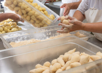 Curso gratuito de preparo e venda de salgados abre inscrições