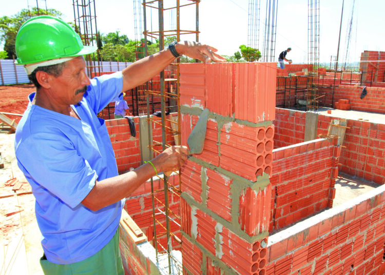 Profissões que mais empregam em Itapetininga pagam, em média, R$ 1,7 mil