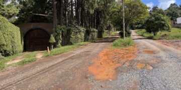 Moradores do Portal da Figueira cobram da Prefeitura execução de asfaltamento  