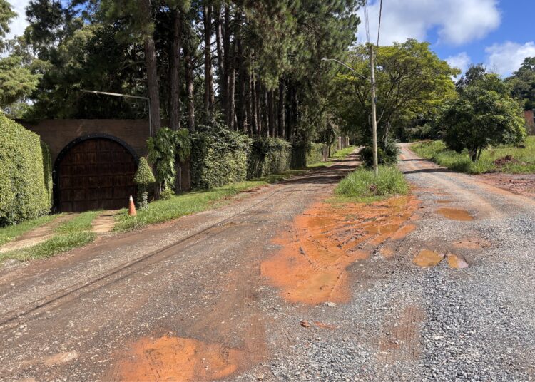 Moradores do Portal da Figueira cobram da Prefeitura execução de asfaltamento  