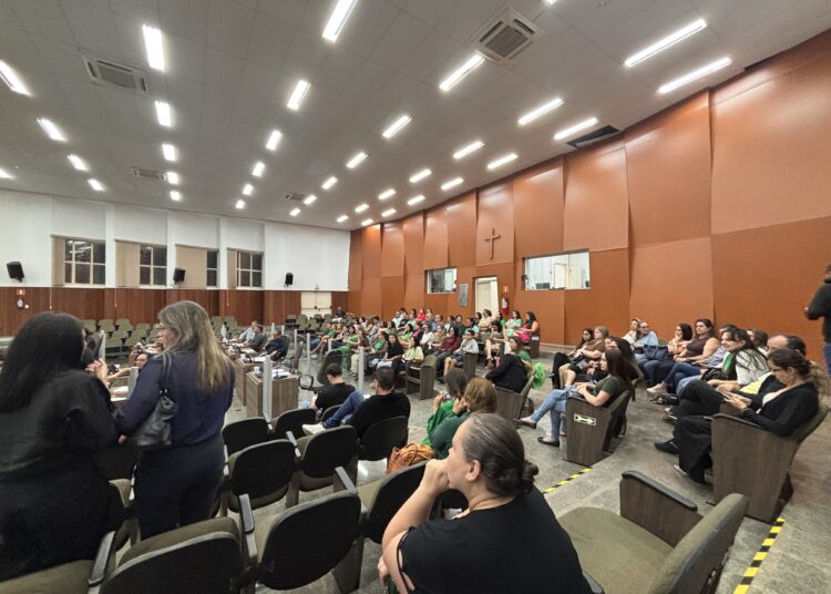 Diretores de escolas municipais se mobilizam por reajuste salarial