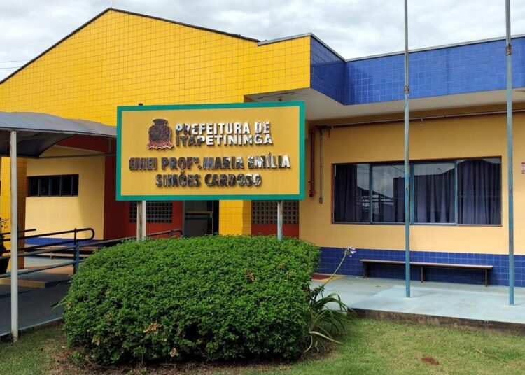 Nas redes sociais, pais e responsáveis relataram o caso e afirmaram que precisaram se ausentar do trabalho para cuidar das crianças após a dispensa. Foto - Reprodução/Internet