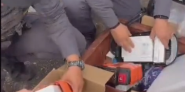 Passageiros são presos com 275 ampolas para emagrecimento e 15 celulares escondidos em ônibus