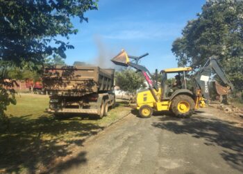 A orientação da Secretaria de Saúde é para que os moradores separem e coloquem em suas calçadas todos itens inservíveis que possam acumular água. Foto - Divulgação