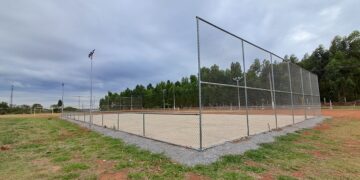 Prefeitura deve construir duas novas quadras esportivas; outras três seguem inacabadas há mais de um ano