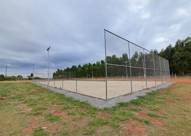 Prefeitura deve construir duas novas quadras esportivas; outras três seguem inacabadas há mais de um ano