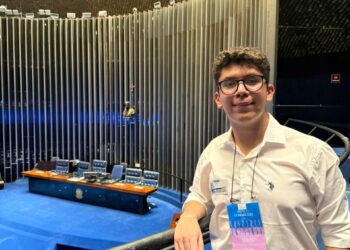 Jovem itapetiningano conclui primeiro ano em universidade dos EUA e defende valorização da educação pública