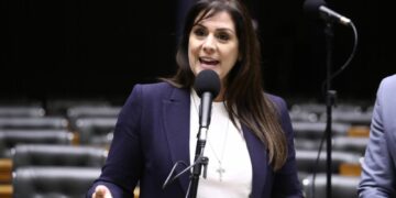 Simone Marquetto vota a favor da PEC do fim da escala 6×1, mas segue sem se pronunciar sobre o tema