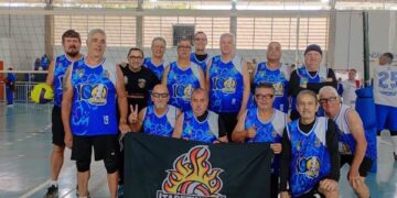 Equipes de voleibol adaptado de Itapetininga vencem duas partidas em Indaiatuba