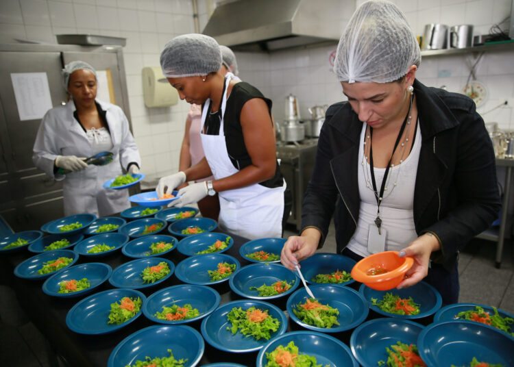 Escolas estaduais abrem inscrições para alimentação durante férias de julho