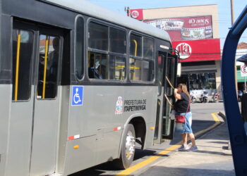Prefeitura assina contrato de R$ 2,25 milhões por três meses para aluguel de ônibus do transporte público gratuito