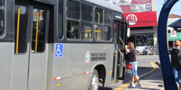 Prefeitura assina contrato de R$ 2,25 milhões por três meses para aluguel de ônibus do transporte público gratuito